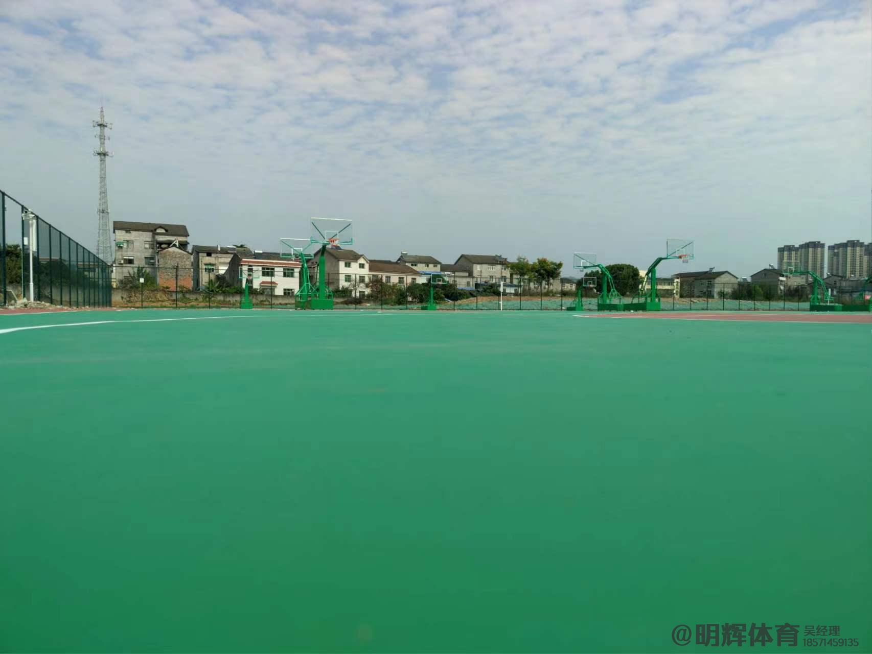 西藏硬地丙烯酸球场的优缺点